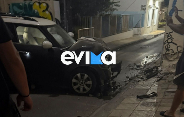 Τροχαίο-στη-Χαλκίδα:-Αυτοκίνητο-προσέκρουσε-σε-τσιμεντένια-κολονάκια-–-Στο-νοσοκομείο-ο-οδηγός