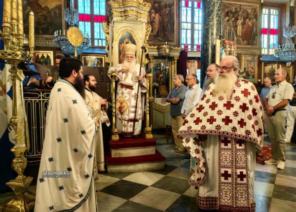 Αρχιερατική-Θεία-Λειτουργία-στο-Ναύπλιο-για-το-Γενέσιον-της-Θεοτόκου