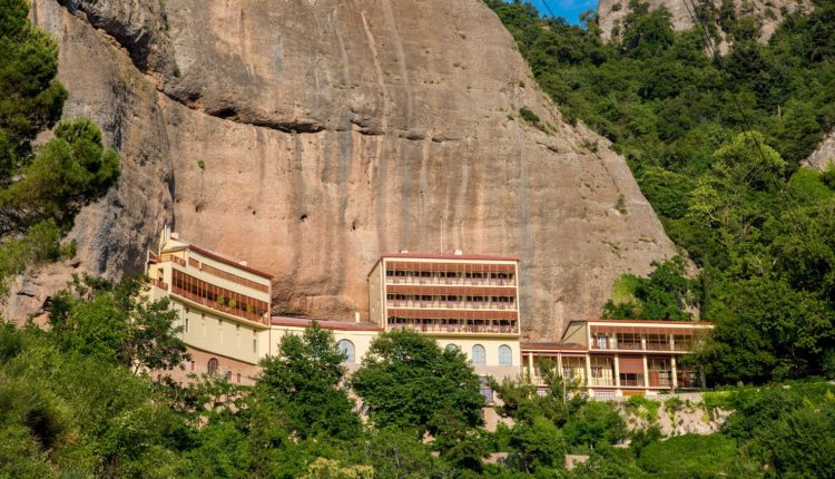 Αντικατάσταση-Ηγουμενοσυμβουλίου-Ιεράς-Μονής-Μεγάλου-Σπηλαίου