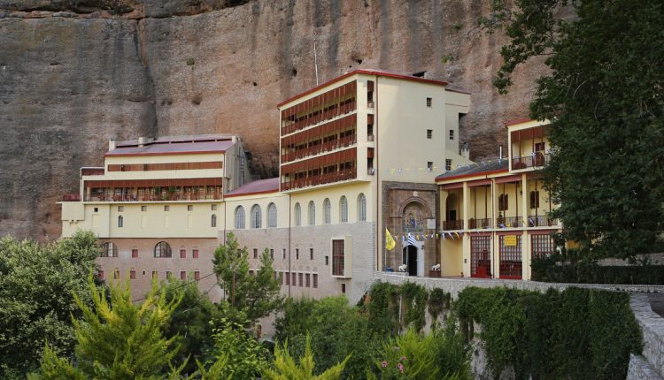 Η-ανακοίνωση-της-ΕΛΑΣ-για-την-υπόθεση-της-Ιεράς-Μονής-Μεγάλου-Σπηλαίου