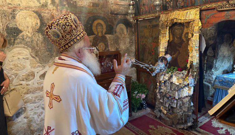 Με-Αρχιερατική-Θεία-Λειτουργία-πανηγύρισε-ο-Ιερός-Ναός-της-Παναγίας-των-Λιθινών-Σητείας