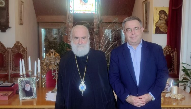 Στο-Μητροπολίτη-Ξάνθης-ο-Γραμματέας-Αποκέντρωμένης-Διοίκησης-Μακεδονίας-Θράκης