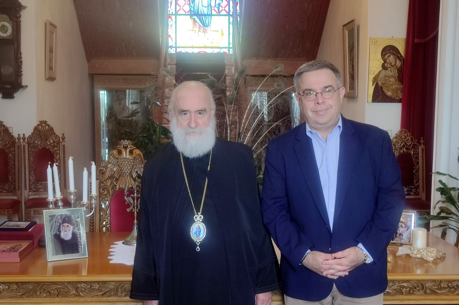 Στο-Μητροπολίτη-Ξάνθης-ο-Γραμματέας-Αποκέντρωμένης-Διοίκησης-Μακεδονίας-Θράκης