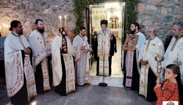 Πλήθος-πιστών-στην-πανήγυρη-του-Ιερού-Ναού-Παναγίας-Γιάτρισσας-Κοκκινόραχης