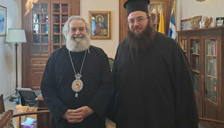 Εθιμοτυπική-επίσκεψη-Εξάρχου-Παναγίου-Τάφου-στον-Μητροπολίτη-Μάνης