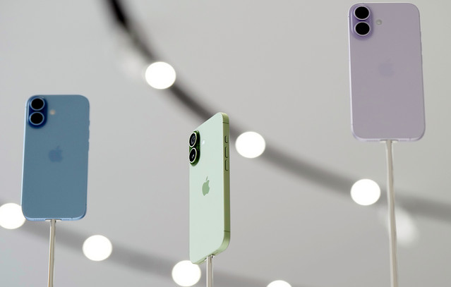 Η-apple-διατηρεί-χαμηλά-τις-τιμές-των-νέων-iphone-εν-μέσω-απειλών-για-δασμούς-από-τον-Τραμπ