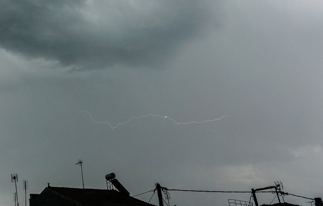 «Η-χώρα-από-αύριο-σπάει-στα-δύο»-–-Σε-ποιες-περιοχές-αναμένονται-έντονα-φαινόμενα-με-βροχές,-καταιγίδες,-χαλάζι-και-κεραυνούς