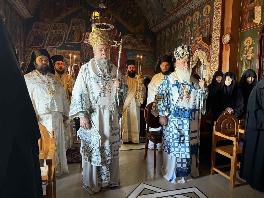Δισαρχιερατική-Θεία-Λειτουργία-στην-Ιερά-Μονή-Οσίου-Παταπίου-Λουτρακίου