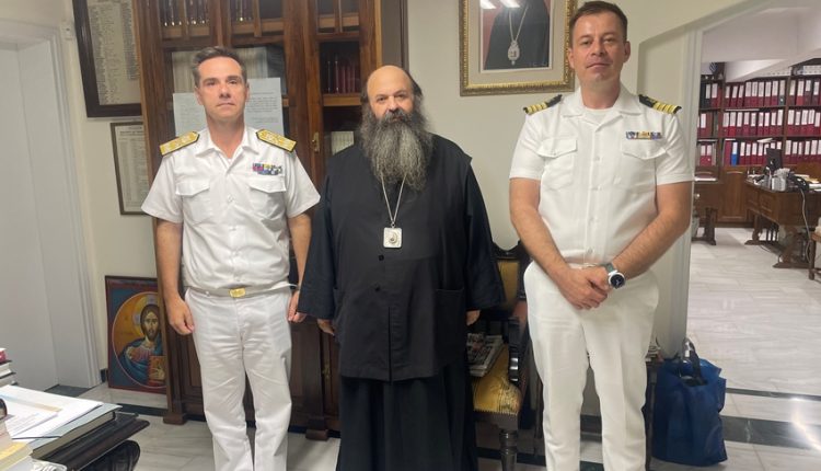Εθιμοτυπική-επίσκεψη-του-Διοικητή-1ης-Περιφέρειας-Λιμενικού-Σώματος-στην-Μητρόπολη-Κορίνθου