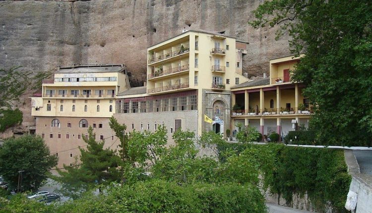 Δήμαρχος-Καλαβρύτων:-Τίποτα-και-κανείς-δεν-μπορεί-να-επισκιάσει-το-Φως-και-το-μεγαλείο-του-Μεγάλου-Σπηλαίου