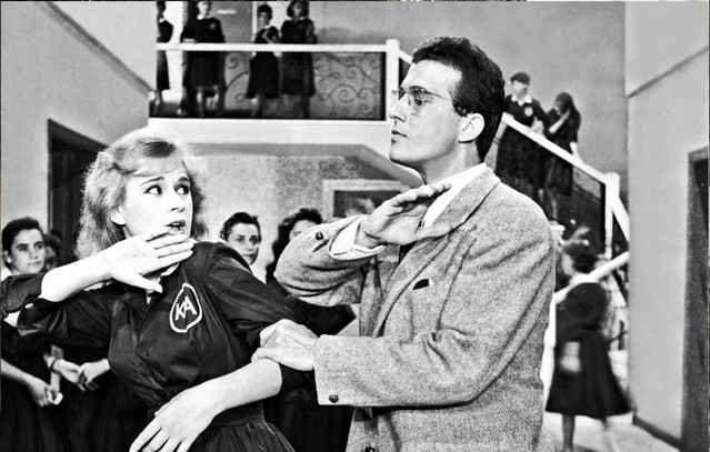 Η-Φίνος-Φιλμ-εύχεται-«καλή-σχολική-χρονιά»-με-ένα-βίντεο-από-την-ταινία-«Το-Ξύλο-βγήκε-απ’-τον-Παράδεισο»