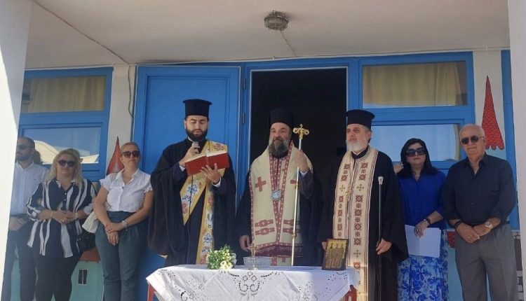 Αγιασμοί-για-τη-νέα-σχολική-χρονιά-από-τον-Μητροπολίτη-Θήρας