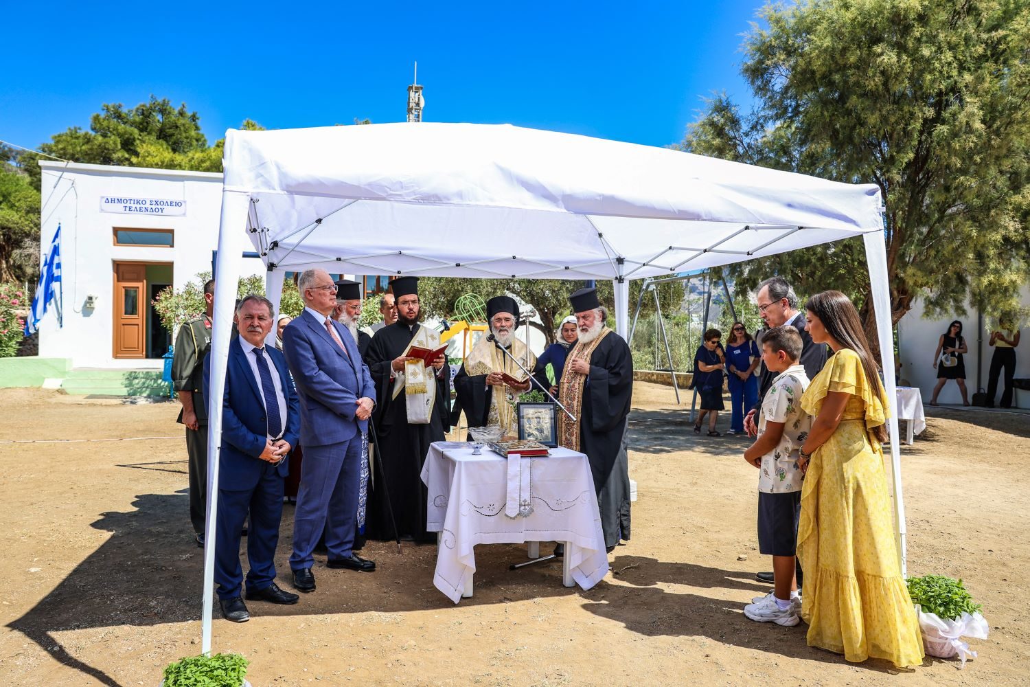 Παρουσία-του-Προέδρου-της-Δημοκρατίας-ο-αγιασμός-στο-Δημοτικό-Σχολείο-στην-ακριτική-Τέλενδο-(ΒΙΝΤΕΟ)