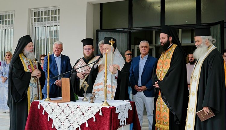 Αγιασμός-στο-1ο-Γυμνάσιο-–-1ο-Λύκειο-Αλεξάνδρειας-από-τον-Μητροπολίτη-Βεροίας,-παρουσία-του-Υφυπουργού-Ανάπτυξης