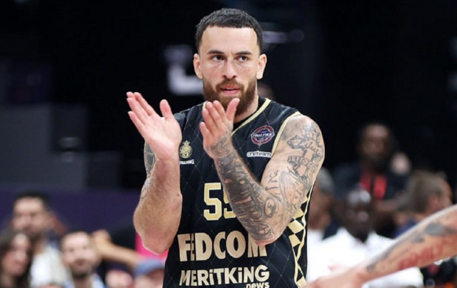 Μυθικό-συμβόλαιο-ο-Μάικ-Τζέιμς-–-Τι-ζήτησε-ο-Μπαρτζώκας-για-να-έρθει-στον-Ολυμπιακό