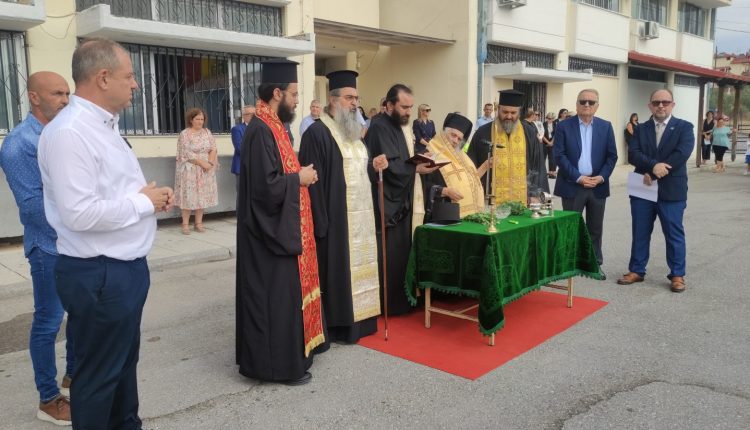 Αγιασμός-και-ονοματοδοσία-στο-8ο-Δημοτικό-Σχολείο-Γιαννιτσών-“Αρχιμανδρίτης-Ιγνάτιος-Ηλιόπουλος”