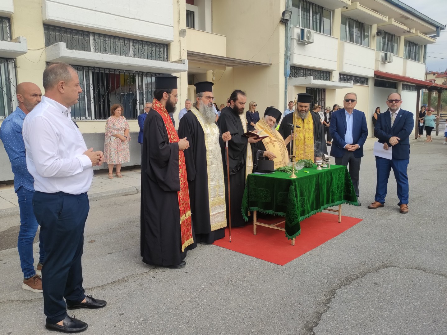 Αγιασμός-και-ονοματοδοσία-στο-8ο-Δημοτικό-Σχολείο-Γιαννιτσών-“Αρχιμανδρίτης-Ιγνάτιος-Ηλιόπουλος”