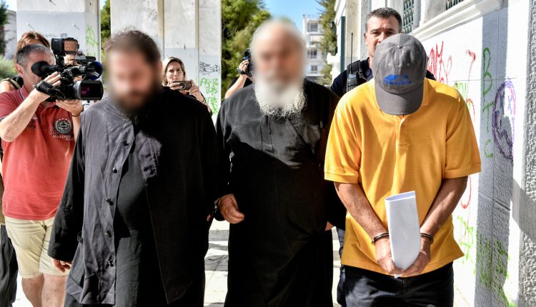 Υπόθεση-Μεγάλου-Σπηλαίου:-Προφυλακιστέοι-και-οι-έξι-κατηγορούμενοι