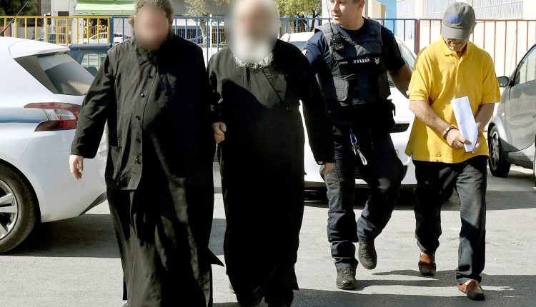 Καλάβρυτα:-Προφυλακιστέοι-ο-ηγούμενος-και-οι-άλλοι-πέντε-συλληφθέντες-για-την-υπόθεση-αρχαιοκαπηλίας-–-ertnews.gr