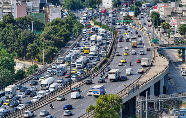 Κίνηση-τώρα:-Φωτιά-σε-όχημα-στην-Αθηνών-Λαμίας,-διακοπή-κυκλοφορίας-στη-δεξιά-λωρίδα-και-στη-ΛΕΑ