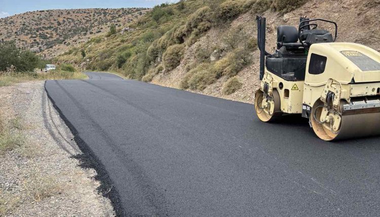 Σύμβαση-300.000-e-για-άμεσες-αποκαταστάσεις-στο-οδικό-δίκτυο-της-Αρκαδίας-–-Υπογραφή-από-τον-Αντιπεριφερειάρχη-Κώστα-Μανδρώνη-–-Περιφέρεια-Πελοποννήσου