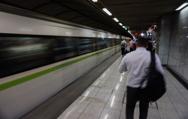 Ξεκινά-το-Σάββατο-η-24ωρη-λειτουργία-Μετρό,-Τραμ-και-λεωφορείων-–-Ποιες-γραμμές-αφορά