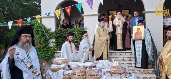 Μητροπολίτης-Άρτης:-“Η-Παναγία-σκεπάζει-στοργικά-τους-πονεμένους”