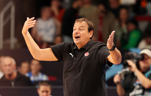 Αταμάν:-Λόγω-σεβασμού-στους-Έλληνες-φίλους-μου-δεν-σήκωσα-τις-γροθιές,-απολύθηκε-αυτός-που-έβαλε-το-«χωρίς-οίκτο»