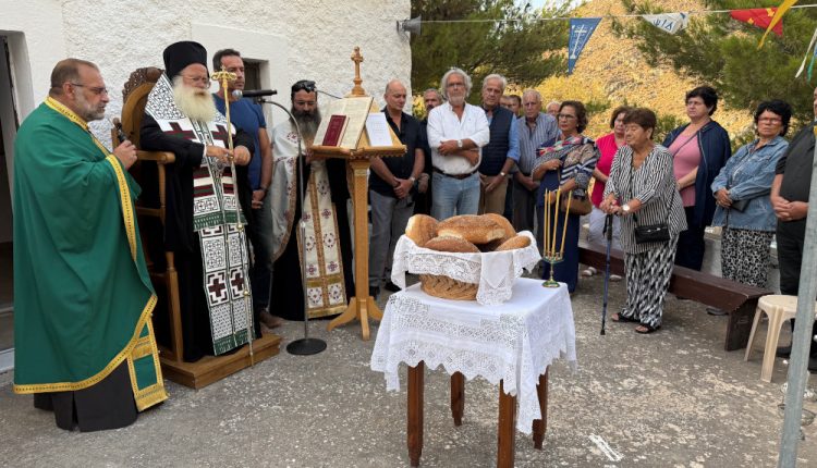 Εσπερινός-της-εορτής-της-Υψώσεως-του-Τιμίου-Σταυρού-στον-ομώνυμο-Ιερό-Ναό-στη-θέση-«Μονοκαρά»-της-Ενορίας-Τουρλωτής-Σητείας