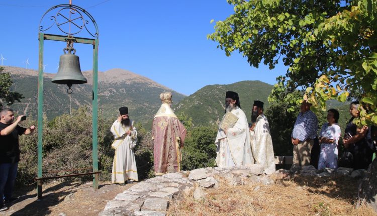 Πρώτη-Αρχιερατική-θεία-Λειτουργία-στην-Ιερά-Μονή-Φιλοθέου-Νεοκάστρου-Ναυπακτίας