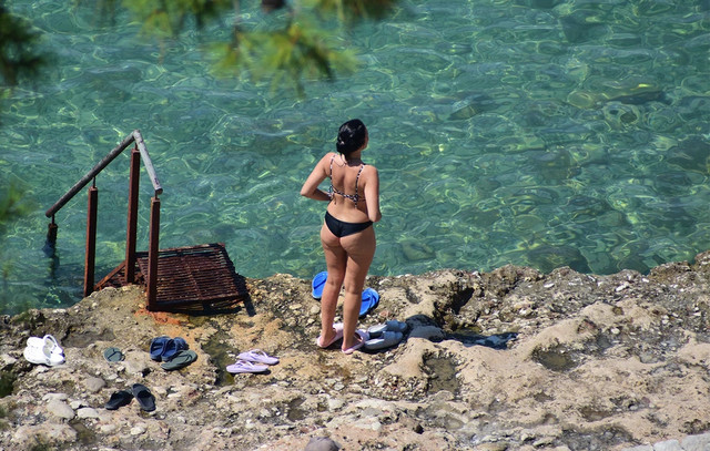 Ξεχύθηκαν-στις-παραλίες-οι-Αθηναίοι-–-Που-ξεπέρασε-τους-35-βαθμούς-Κελσίου-η-θερμοκρασία