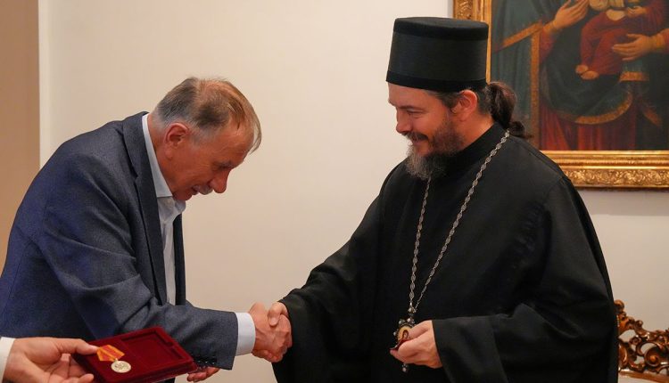 Η-Σερβική-Εκκλησία-παρασημοφόρησε-τον-Ρώσο-απόστρατο-Στρατηγό-Βλ.-Ισμαήλοφ