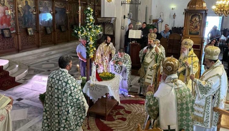 Εορτασμός-της-Παγκοσμίου-Υψώσεως-του-Τιμίου-Σταυρού-στη-Σαντορίνη