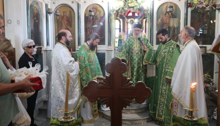 Ο-Μητροπολίτης-Σύρου-στον-πανηγυρίζοντα-ΙΝ.-της-Υψώσεως-του-Τιμίου-Σταυρού-στην-Παρακοπή