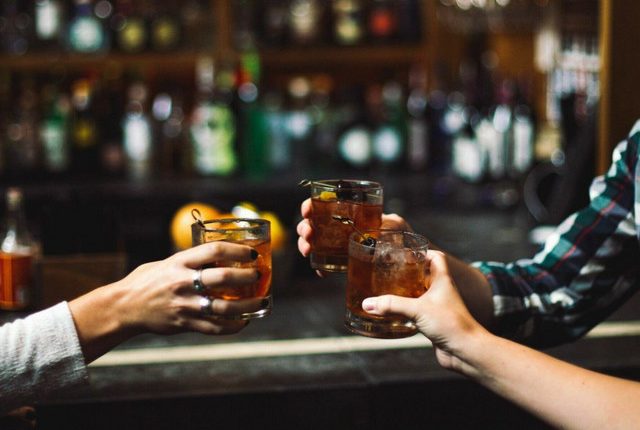 Θεσσαλονίκη:-Στο-νοσοκομείο-15χρονη-μετά-από-υπερβολική-δόση-αλκοόλ