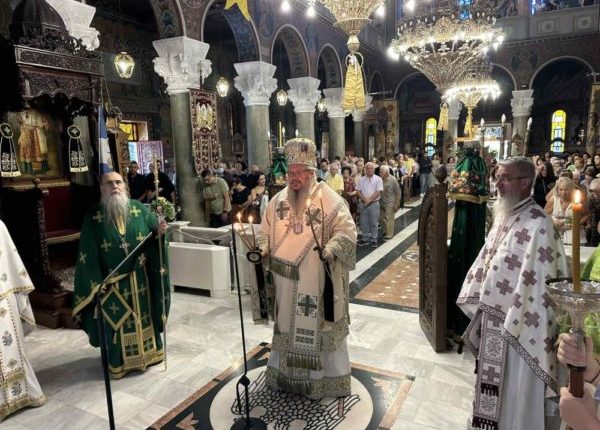 Η-Ύψωση-του-Τιμίου-Σταυρού-στην-Λάρισα