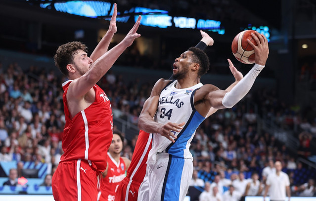 eurobasket-2025:-Δεν-έδωσαν-τα-χέρια-Αντετοκούνμπο-και-Σενγκούν-στην-απονομή