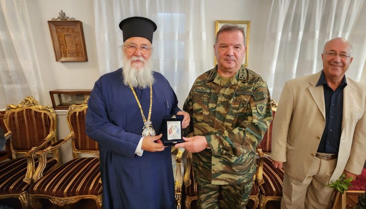 Ο-Γενικός-Επιθεωρητή-Στρατού,-Αντιστράτηγος-Ανδρέας-Κορωνάκης,-στον-Μητροπολίτη-Κερκύρας