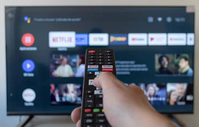 Βλέπεις-παράνομα-tv;-«Καμπάνα»-–-πρόστιμο-3.000-ευρώ,-συλλήψεις-και-διαδικασία-αυτόφωρου!