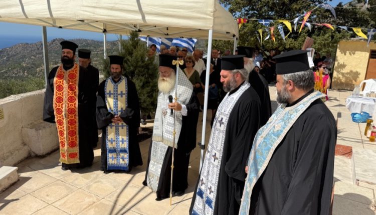 Αρχιερατικό-Μνημόσυνο-στη-Ρίζα-Λασιθίου-για-τους-εκτελεσθέντες-από-τους-Γερμανούς