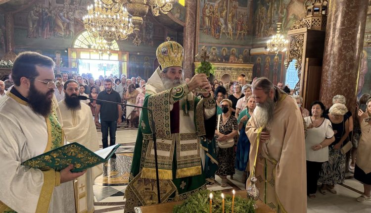 Πειραιώς-Σεραφείμ:-Να-υψώνετε-τον-Σταυρό-του-Κυρίου-στη-ζωή-σας,-όχι-με-λόγια,-αλλά-με-πράξεις,-με-έργα,-με-βιώματα