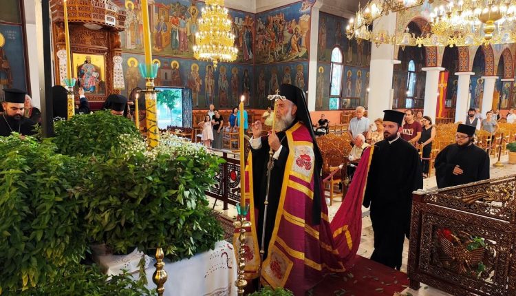 Θεσσαλιώτιδος-Τιμόθεος:-Μέσα-στην-Εκκλησία-βιώνουμε-συνεχώς-την-παρουσία-του-Σταυρού