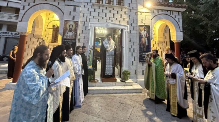 Ο-Εσπερινός-του-Αγίου-Βησσαρίωνος-στο-Μητροπολιτικό-Παρεκκλήσιο-στην-Πλατεία-Λαού-στη-Λάρισα