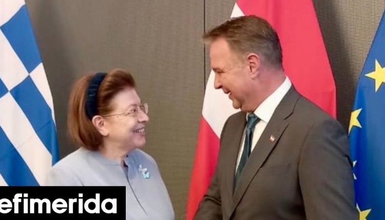 Συνάντηση-Μενδώνη-με-τον-Αντικαγκελάριο-της-Αυστρίας-zήτησε-την-επιστροφή-δύο-θραυσμάτων-του-Παρθενώνα-από-τη-Βιέννη