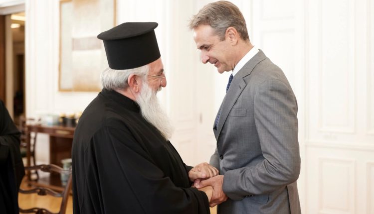 Συνάντηση-Κυριάκου-Μητσοτάκη-με-Αρχιεπίσκοπο-Κρήτης-–-Διάθεση-για-περαιτέρω-στενή-συνεργασία-από-το-Μέγαρο-Μαξίμου