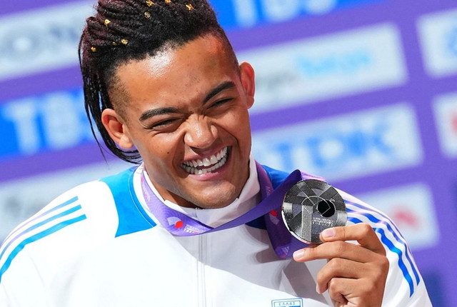 Εμμανουήλ-Καραλής:-Η-στιγμή-του-απονομής-του-αργυρού-μεταλλίου-στο-Τόκιο