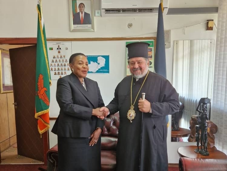 Ο-Μητροπολίτης-Ζάμπιας-στην-Πρόεδρο-της-εθνικής-αντιπροσωπείας-στη-Βουλή-της-Ζάμπιας