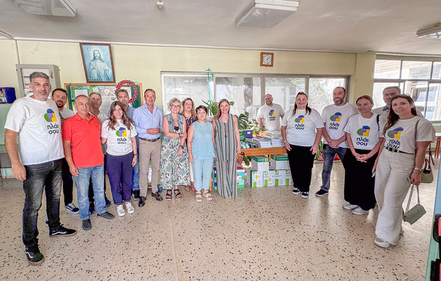 Το-Πλαίσιο-δίπλα-στους-μαθητές-των-Ιωαννίνων:-Τεχνολογικός-εξοπλισμός-και-γραφική-ύλη-σε-22-σχολεία-του-Δήμου