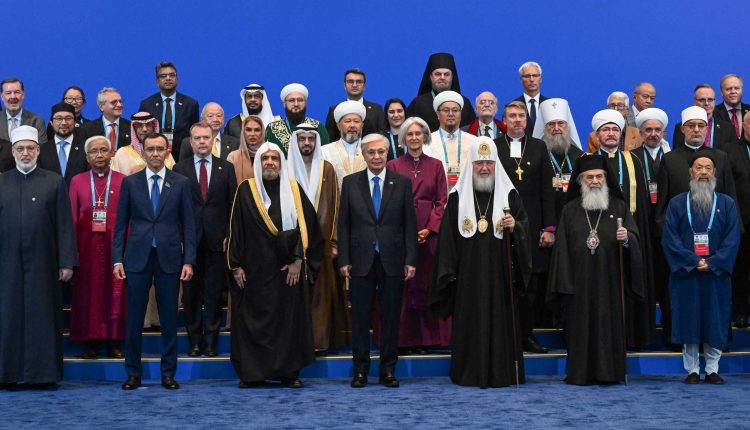 Οι-Πατριάρχες-Ιεροσολύμων-και-Μόσχας-στο-8ο-Συνέδριο-Ηγετών-Παγκόσμιων-και-Παραδοσιακών-Θρησκειών-στην-Αστάνα-του-Καζακστάν