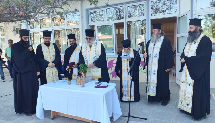Ο-Μητροπολίτης-Ησαΐας-τέλεσε-τον-Αγιασμό-στο-Περιφερειακό-Δημοτικό-Σχολείο-Ταμασού